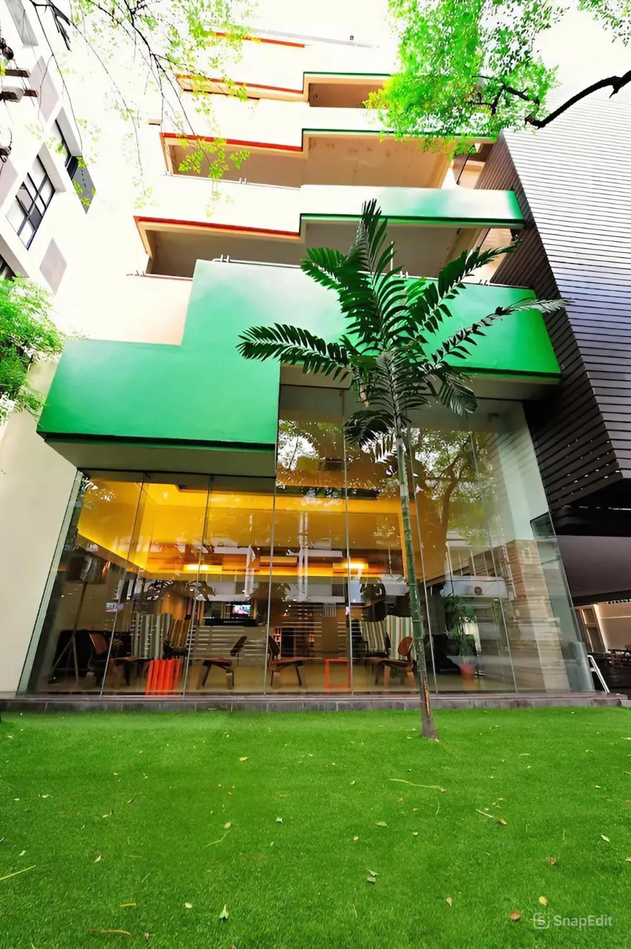 Nantiruj Tower - นันทิรุจ ทาวเวอร์ เซอร์วิสอพาร์ทเม้นท์ สุขุมวิท ซอย 8 Banguecoque Exterior foto